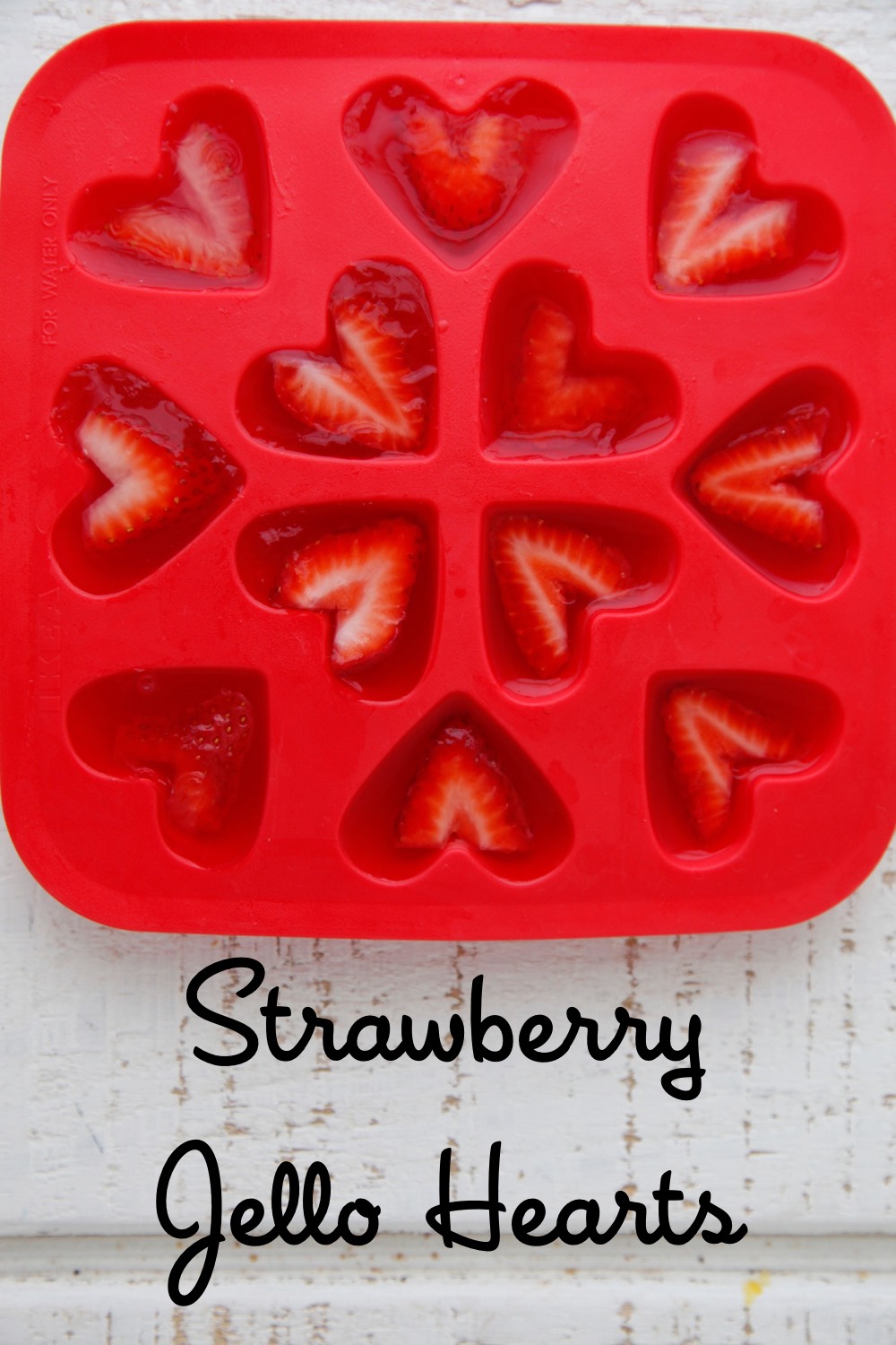 Vegan Strawberry Jello Hearts from Weelicious for @CAStrawberries #StrawberryRed