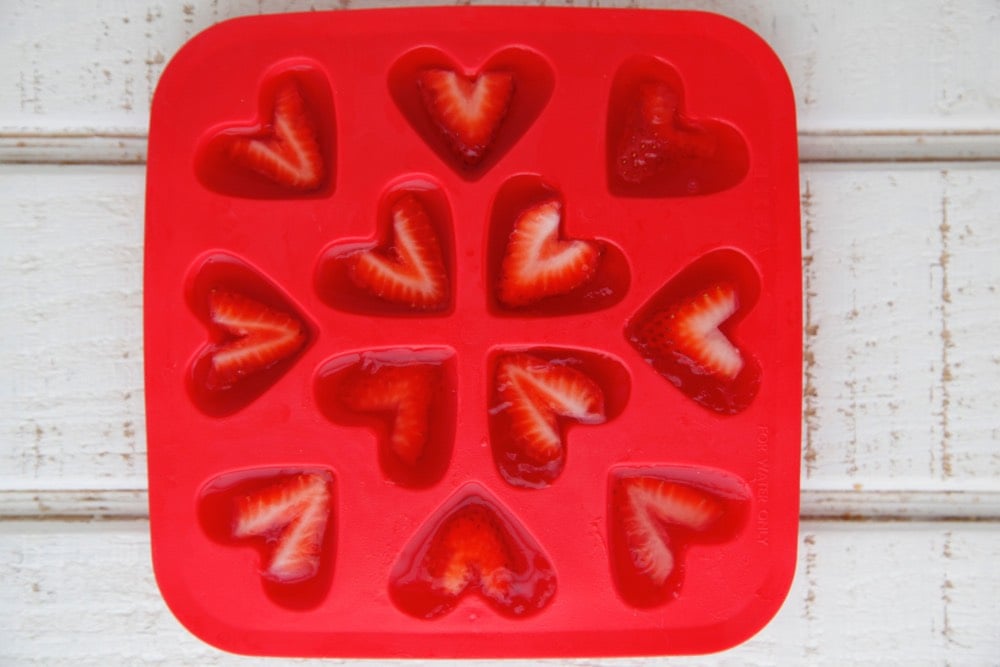 Vegan Strawberry Jello Hearts from Weelicious for @CAStrawberries #StrawberryRed